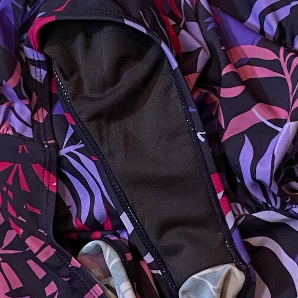 Eddie‎ Bauer Ruched Shaping Swimsuit M Purple Floral Flattering Summer Vacation - Picture 4 of 8